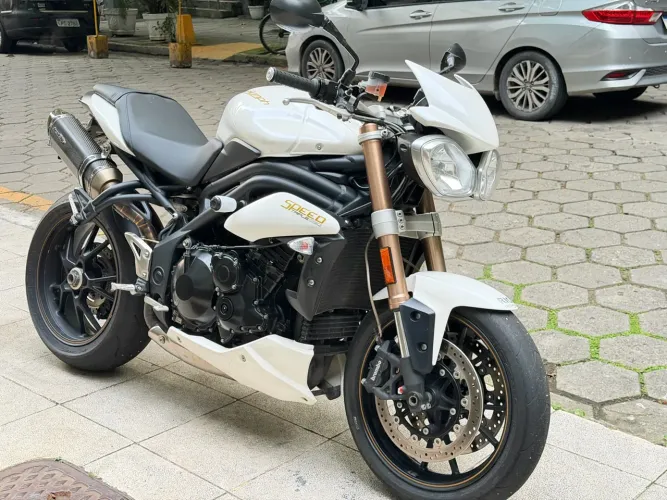 TRIUMPH SPEED TRIPLE 1050 RARIDADE 4 MIL KM ZERO