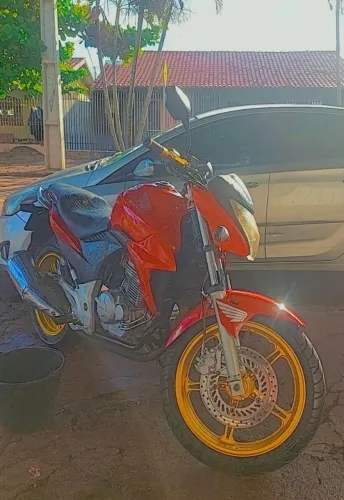 Vendo moto ou troco por moto menor moto pra pessoas exigente