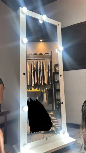 Móvel com Espelho Iluminado 