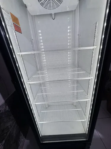 Cervejeira porta de vidro está bem conservado luz de Led tem nota fiscal
