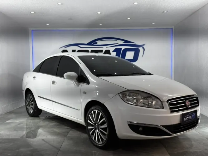 Fiat Linea Essence 1.8 Flex 16V 4P 2015