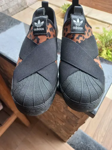 Tênis adidas