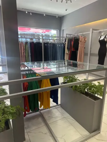 Aluguel de ponto comercial e repasse de estrutura de loja 