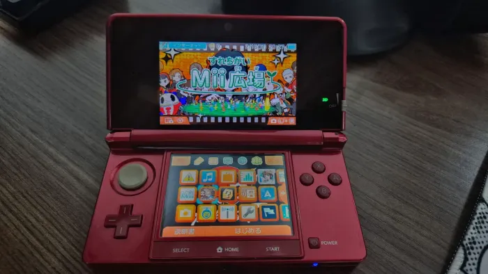 Nintendo 3DS vermelho japonês
