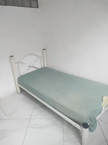 Cama de solteiro com colchão 