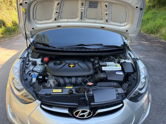 Hyundai Elantra GLS 2.0 16V Flex Aut. 2013