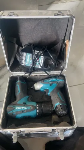 Parafusadeira makita em ótimo estado quem conhece sabe que é uma ótima maquina $800