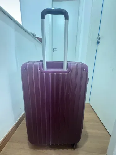 Mala de viagem 120L com alguns detalhes