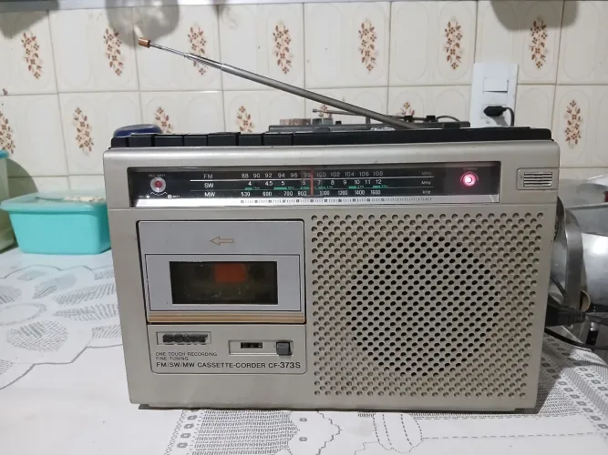 Radio gravador Sony modelo CF-373S