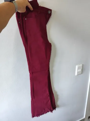 DESAPEGO Calça sarja com lycra tamanho M cor marsala