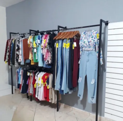 Arara estilo industrial Loja de Roupas Closet