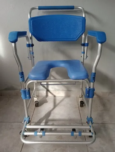 Cadeira de banho higiênica 4 em 1 DellaMED 