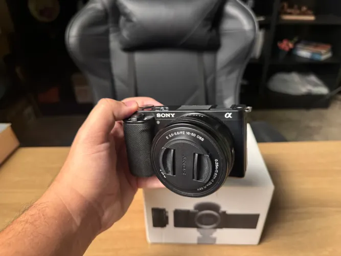 Câmera Sony ZV E10 com lente do kit - Muito nova
