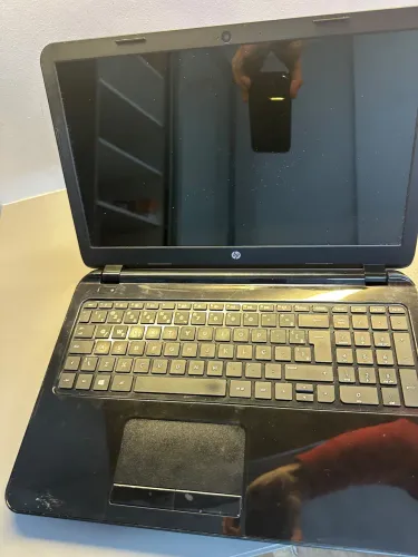 Notebook HP 15-r018dx com carregador (Não Liga / Para retirada de peças)
