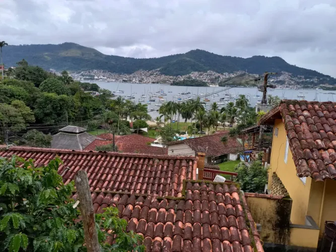Casa de condomínio para venda possui 82 metros quadrados com 4 quartos