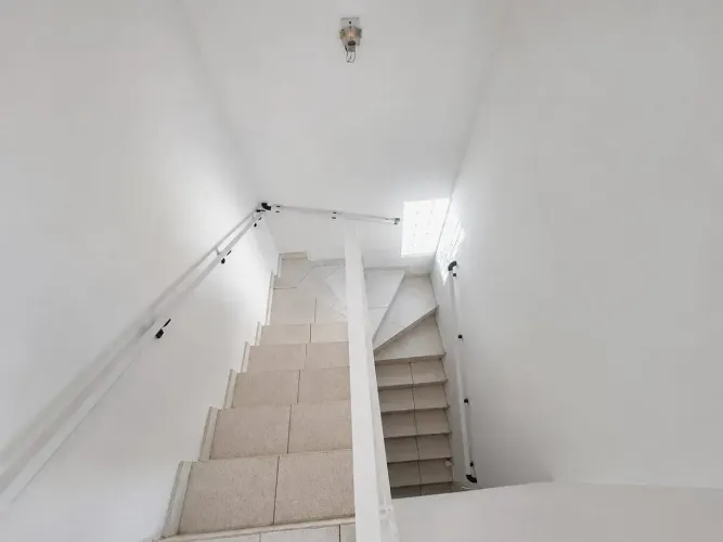 Casa Sobreposta Alta para Locação Anual em Vila Santa Rosa - Guarujá - SP