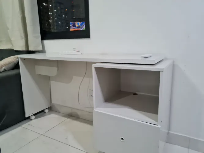 Mesa de.trabalho com gaveta