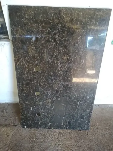 Pedra de Granito Ubatuba 1,02 x 0,65 (1,5 cm Espessura)