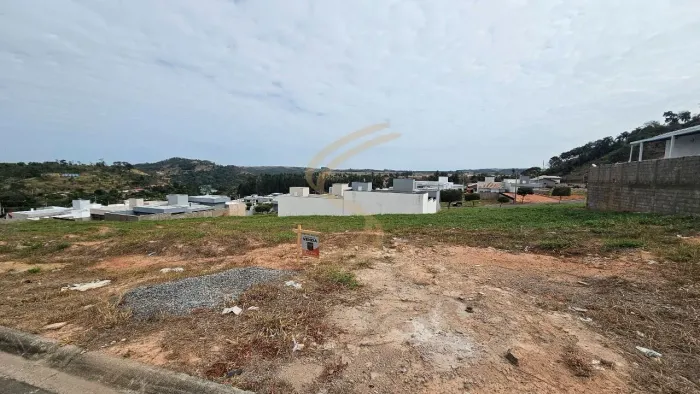 Construa sua casa e faça seu lar nesse terreno no Condominio Monte Carlo
