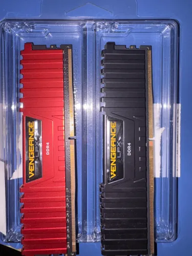 Ram 8Gb DDR4 (Dois pentes de 8GB cada)