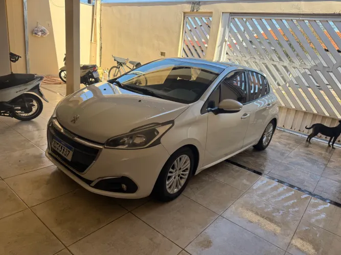 Peugeot 208 Allure 1.2 Flex 12V 5P Mec. 2017