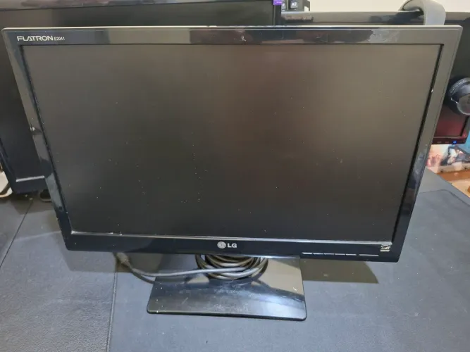 Monitor LG E2041 20 polegadas LED + Cabos