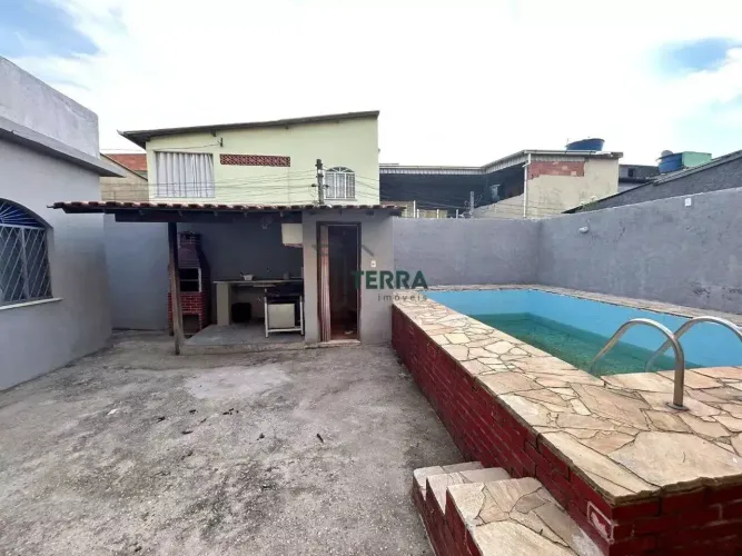 Casa ampla com piscina e área Gourmet perto do centro de Nova Iguaçu e Dutra!