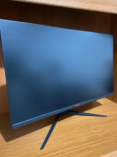 Monitor Pichau 165Hz Gamer Full HD com detalhes na tela
