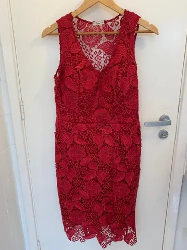 Vestido curto de festa cor vinho tamanho 46