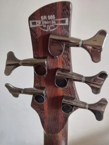 Baixo Ibanez Soundgear SR505 circuito ativo.