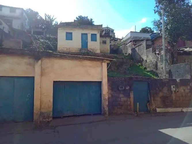 casa com terreno comercial de 360 m quadrados na rua 15 de agosto 1475 ouro preto