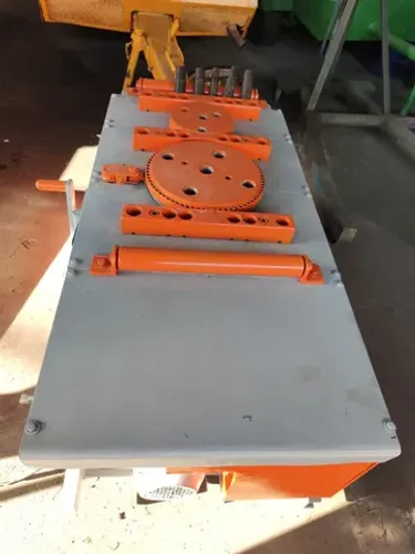 Máquina de dobrar vergalhão Trillor 
