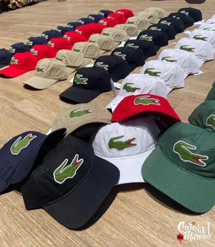 Disponível bonés variadas marcas pra vcs