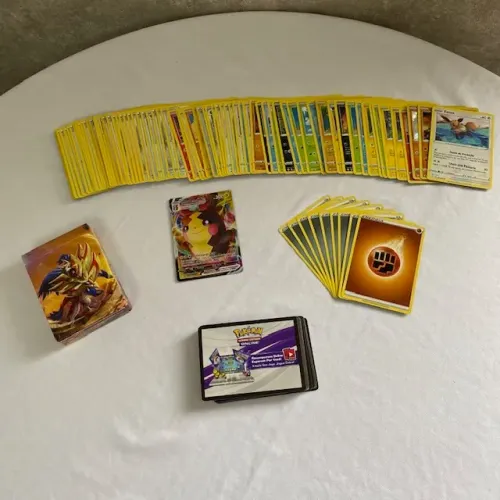 123 Cards Pokémon Diversos Com Caixinha