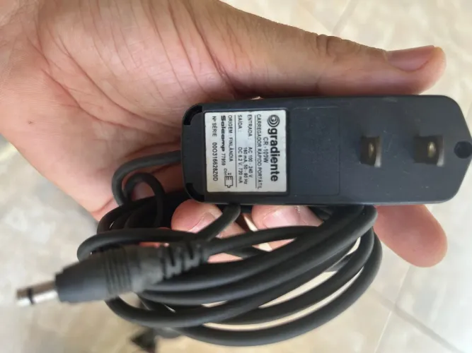 Carregador para celular Nokia e Gradiente