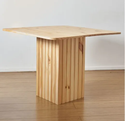 MESA COM BASE RIPADA