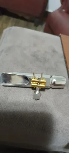 Boquilha para saxofone alto. 