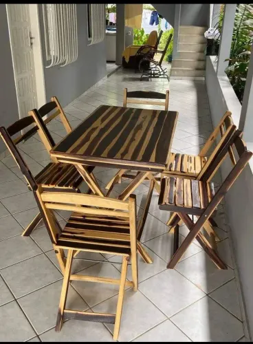 Jogo de Mesa e Cadeiras de Madeira para 6 Pessoas