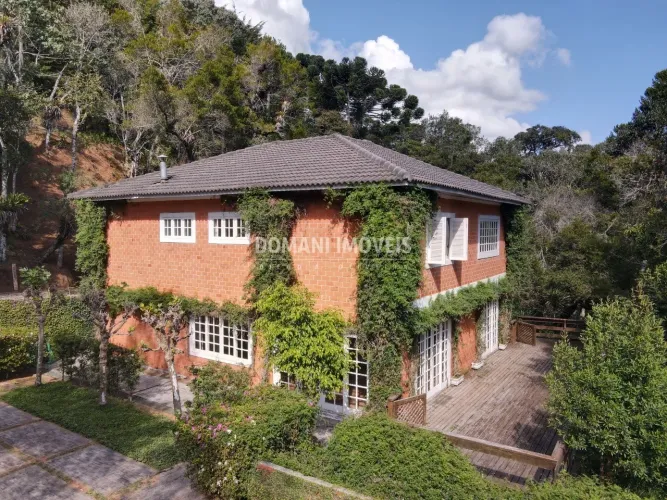 Casa em Estilo de Chácara / Sítio à Venda na Região de Descansópolis- Campos do Jordão/SP