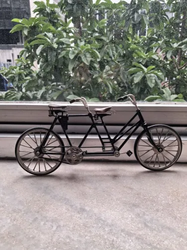 Bicicleta dupla tandem de metal em miniatura escala 1:18