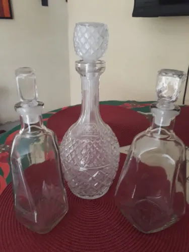 Vendo Conjunto de Decanter e Garrafas de Cristal