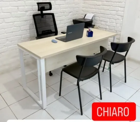 Mesa de escritório com design moderno