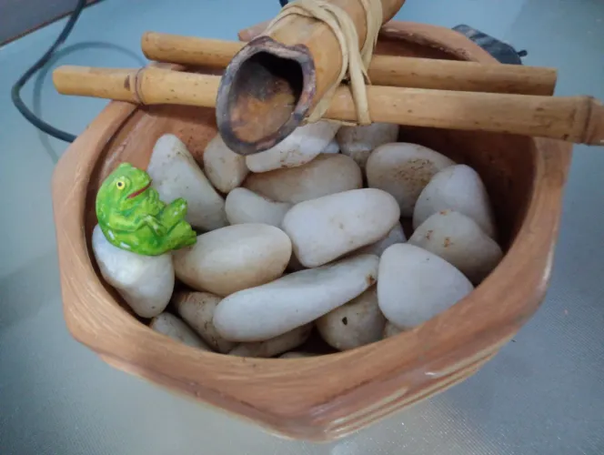 Fonte decorativa de mesa cascata de bambu com sapinho 