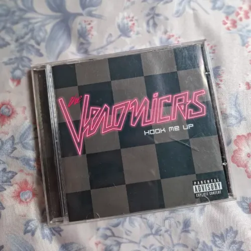 CD: Hook Me Up (The Veronicas)