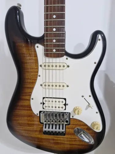 Guitarra Fender stratocaster HSS crafted in japan com floyd Rose toda original