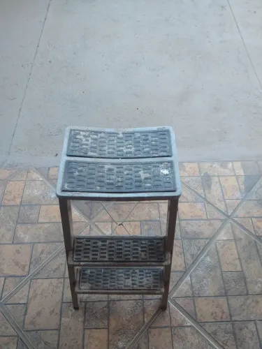 Escada de Aço com Degraus Antiderrapantes