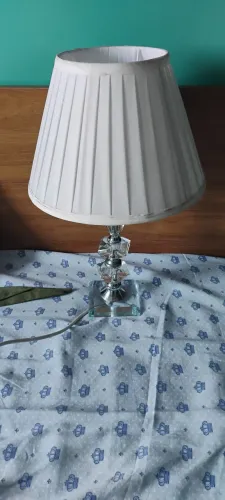 Abajur com lâmpada de LED 