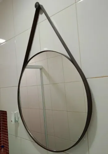 Espelho de Parede Redondo com Moldura em Couro