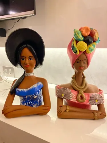 Par de Bonecas de Cerâmica Decorativas