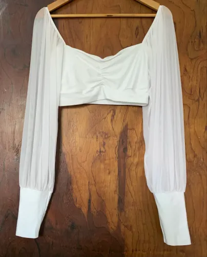 Cropped Linge Branco Manga Longa Transparente (Tamanho M) - Estilo Festa/Noite